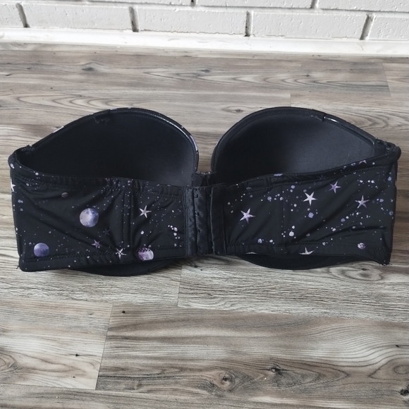 Torrid Strapless Push-Up Smooth Straight Back Bra Galaxy Print Size 44DDD - Picture 3 of 6
